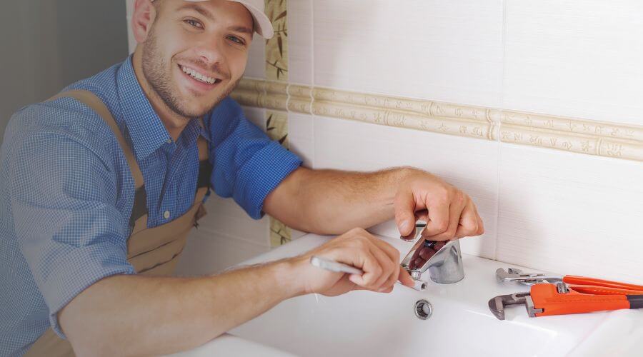 Handle or spout repair in Leslie, MO